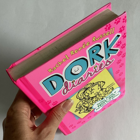 4 /💲20 🤑 Dork Diaries hardcover book - Picture 3 of 4